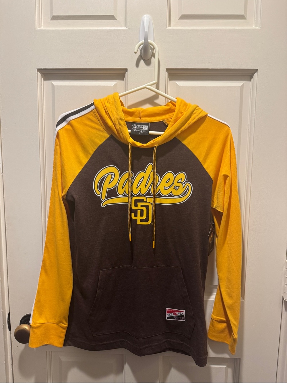 Women’s lightweight New Era San Diego Padres hoodie